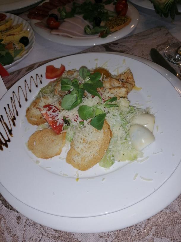 Цезарь с курицей